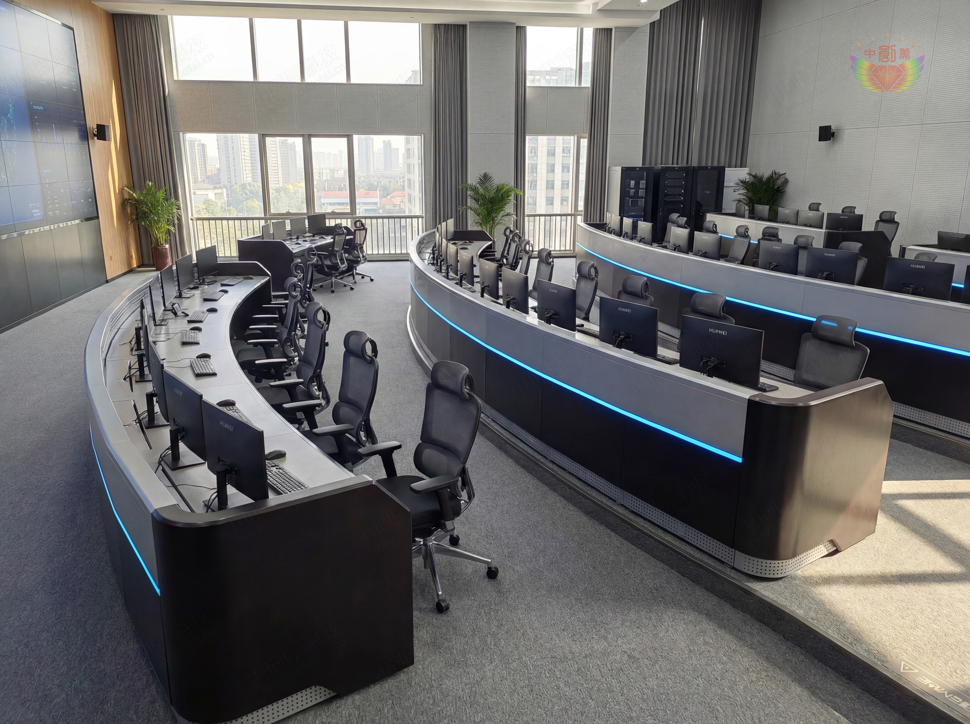 企業(yè)管理中心弧形操作臺(tái)照片